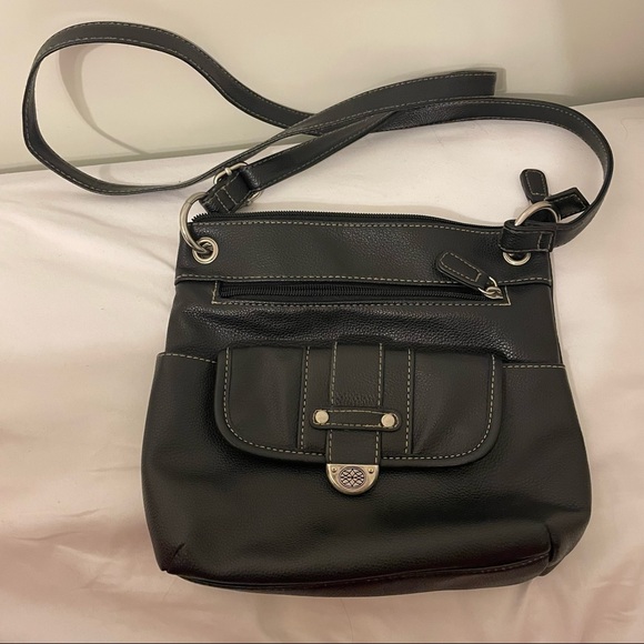 2/$20 ✨Black crossbody bag✨🖤 - Picture 1 of 5